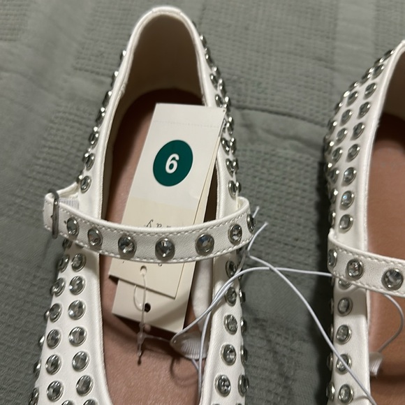 NWT Women's Issa Rhinestone Mary Jane
Ballet Flats with Memory Foam Insole. 9 - Picture 9 of 9